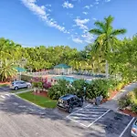 Rum Cay Sunrise Suites